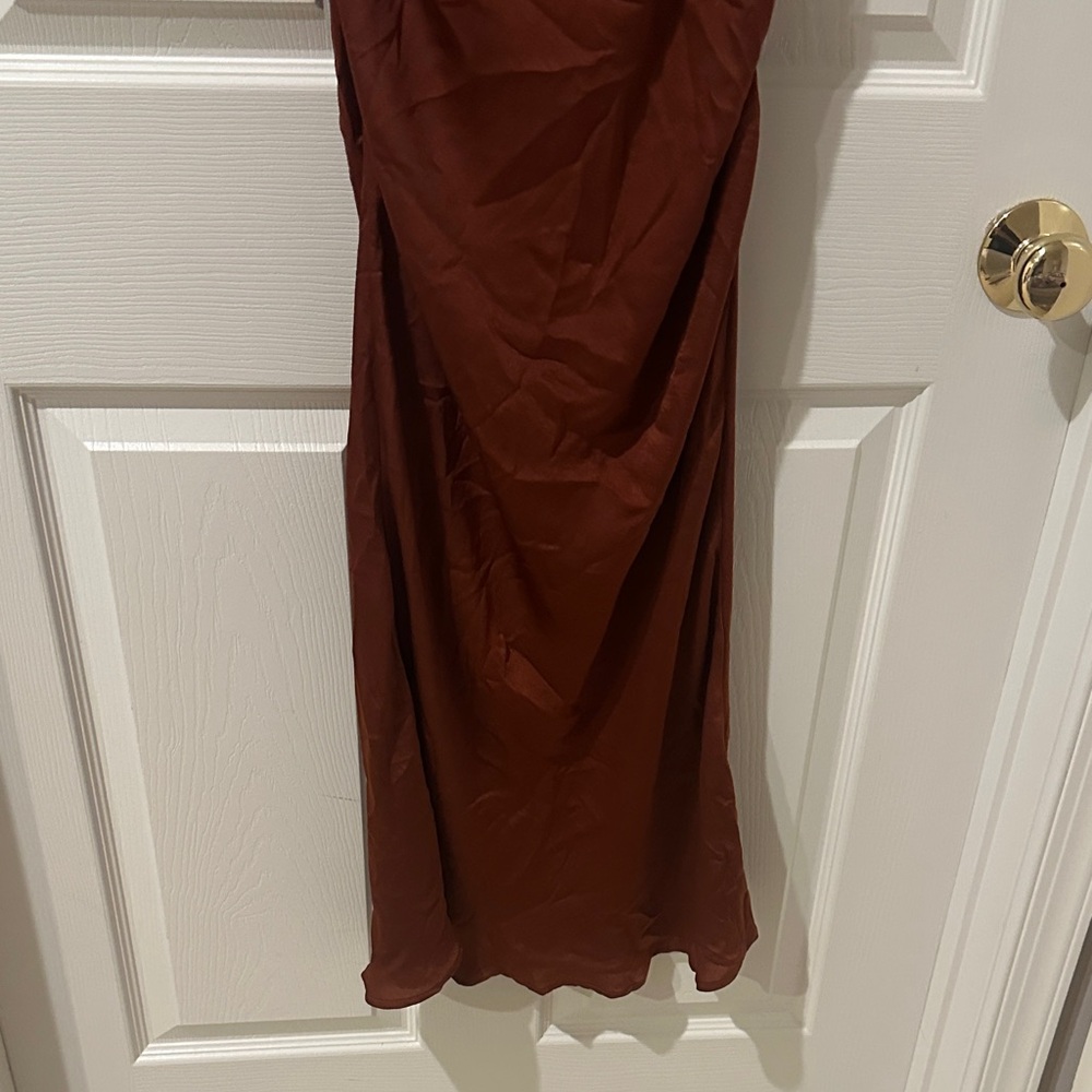 Elegant Backless Dress in Rust-Brown - Picture 7 of 8